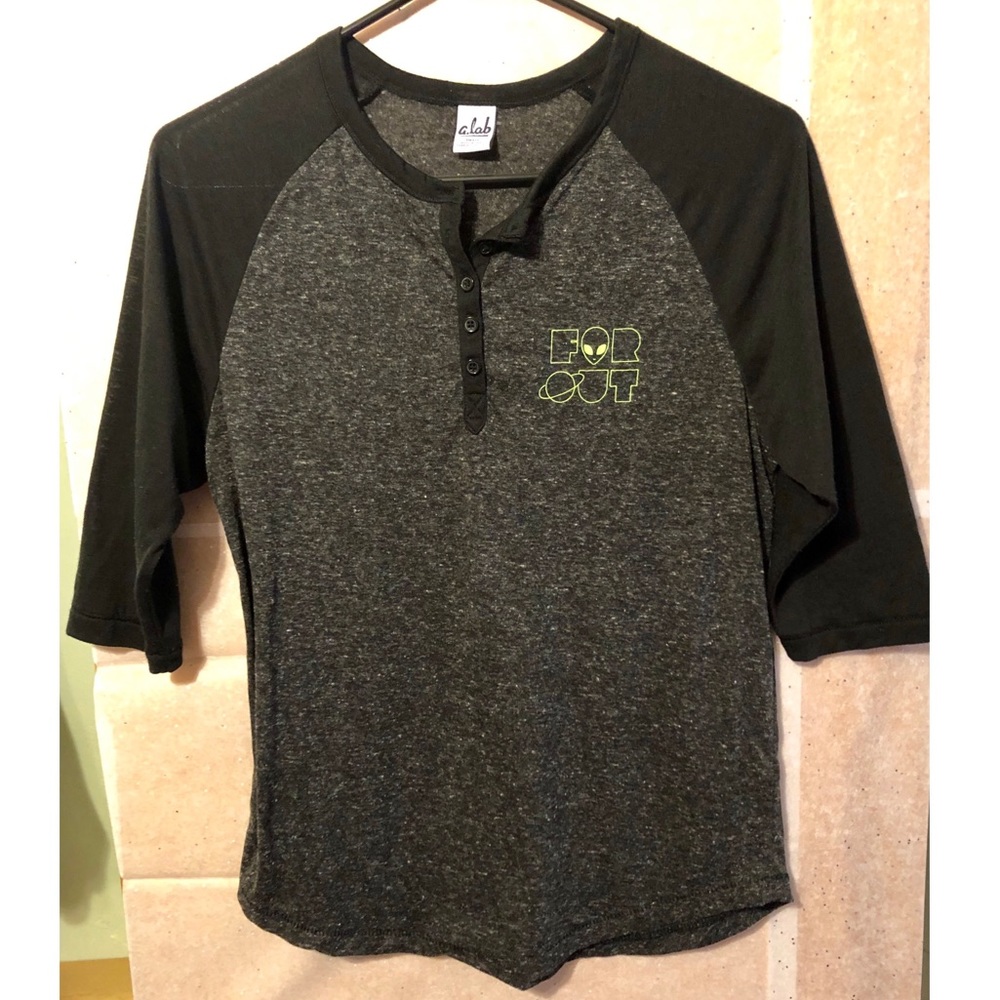Black & Gray Zumies shirt. Size-Small. (EUC)👽